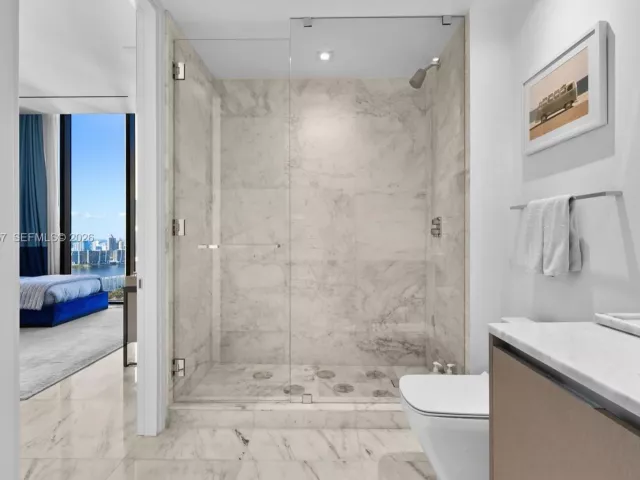 3-bedroom condo for rent in Sunny Isles Beach - 17141 Collins Ave 3002 - MondialRealty