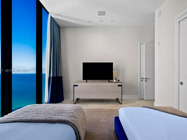 3-bedroom condo for rent in Sunny Isles Beach - 17141 Collins Ave 3002 - MondialRealty