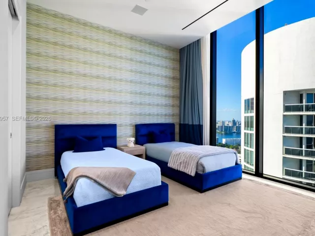 3-bedroom condo for rent in Sunny Isles Beach - 17141 Collins Ave 3002 - MondialRealty