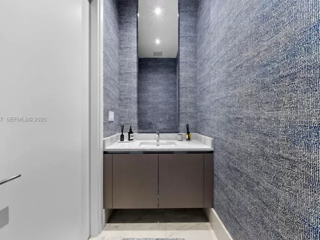 3-bedroom condo for rent in Sunny Isles Beach - 17141 Collins Ave 3002 - MondialRealty