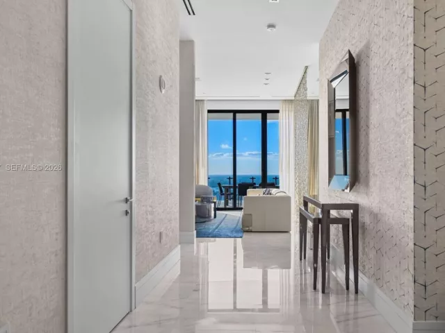 3-bedroom condo for rent in Sunny Isles Beach - 17141 Collins Ave 3002 - MondialRealty