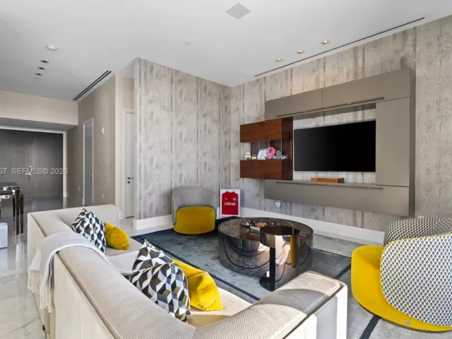 3-bedroom condo for rent in Sunny Isles Beach - 17141 Collins Ave 3002 - MondialRealty