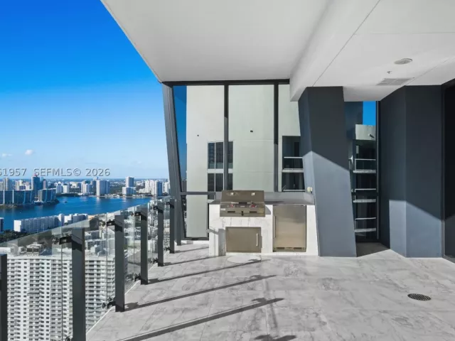 3-bedroom condo for rent in Sunny Isles Beach - 17141 Collins Ave 3002 - MondialRealty