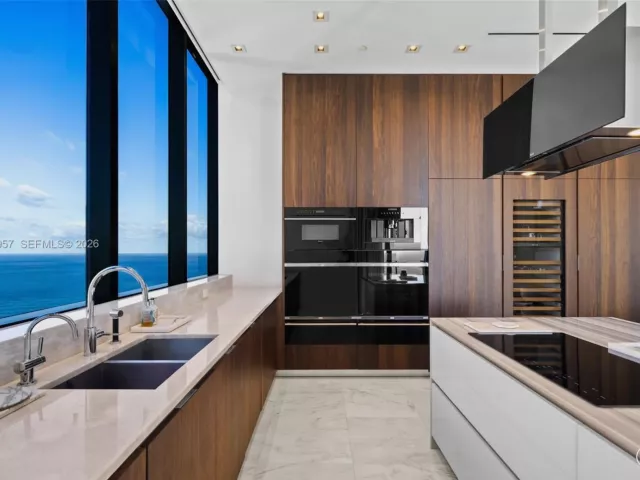 3-bedroom condo for rent in Sunny Isles Beach - 17141 Collins Ave 3002 - MondialRealty