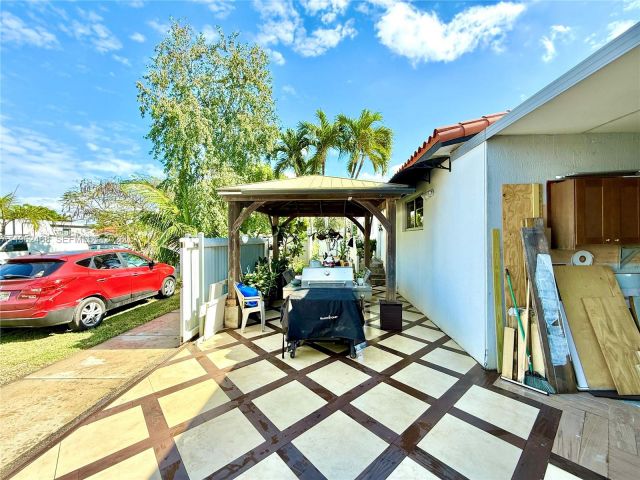 Home for sale at 300 SW 71st Ave - photo 7440250