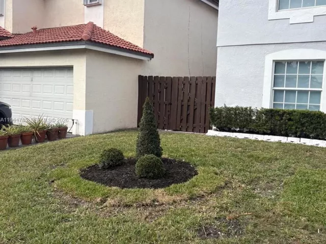 3-bedroom home for rent in Doral - 10225 NW 57th Ter 10225 - MondialRealty