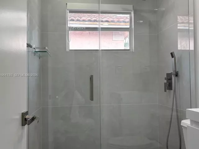 3-bedroom home for rent in Doral - 10225 NW 57th Ter 10225 - MondialRealty