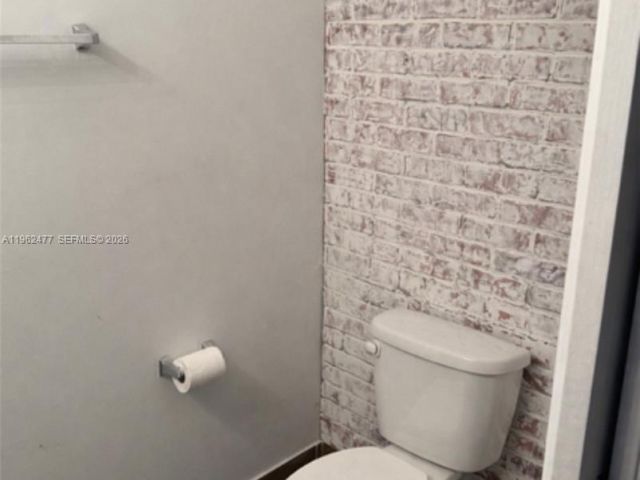 Home for rent at 1040 NW 33rd Ct 1040 - photo 7504362