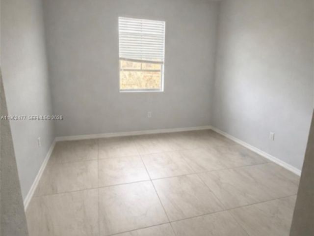 Home for rent at 1040 NW 33rd Ct 1040 - photo 7504372