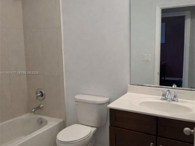 Home for rent at 1040 NW 33rd Ct 1040 - photo 7504373