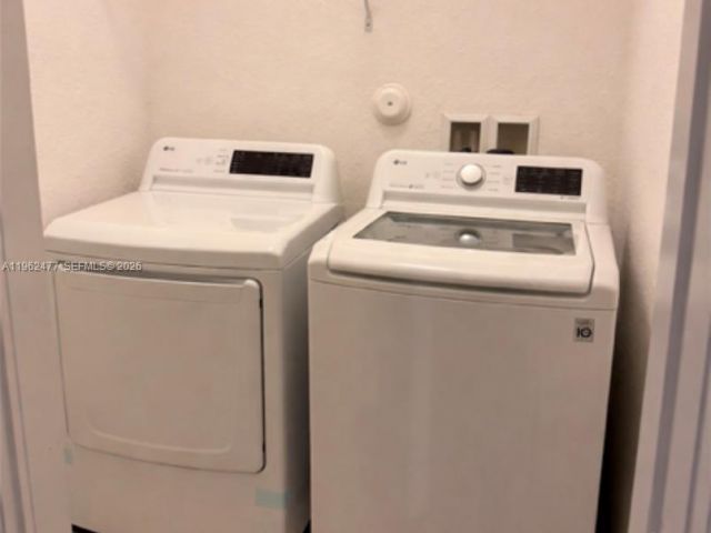 Home for rent at 1040 NW 33rd Ct 1040 - photo 7504374