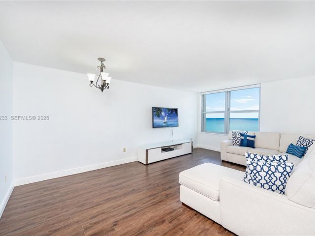 Apartment for sale  Unit #1505 - photo 7400460