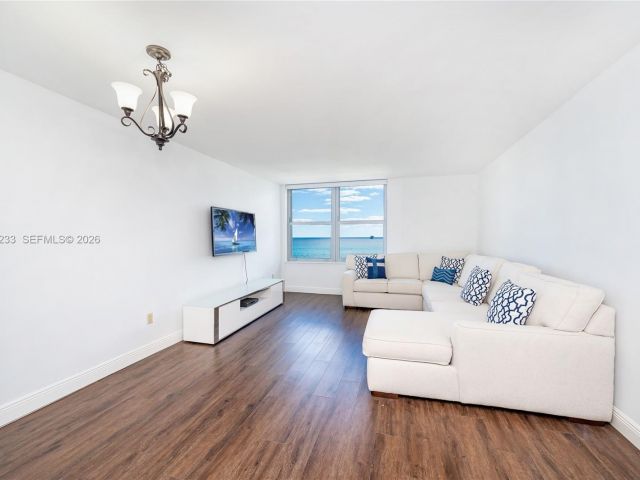 Apartment for sale  Unit #1505 - photo 7400462