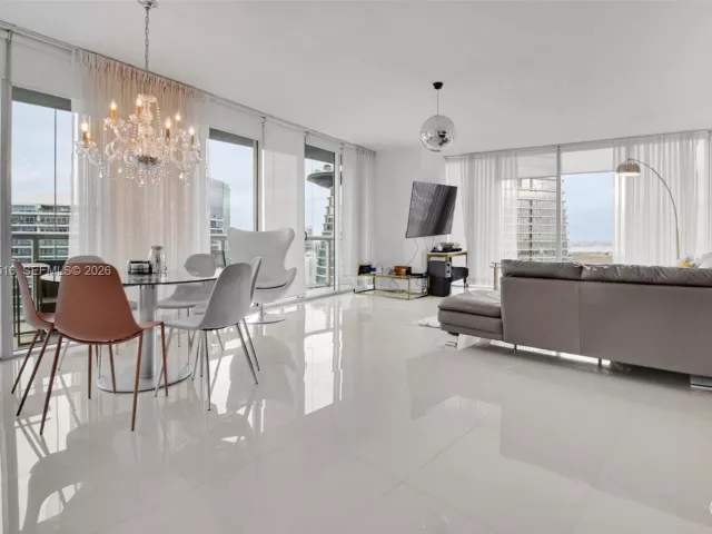 2-bedroom condo for sale in Miami - 465 Brickell Ave 5102 - MondialRealty