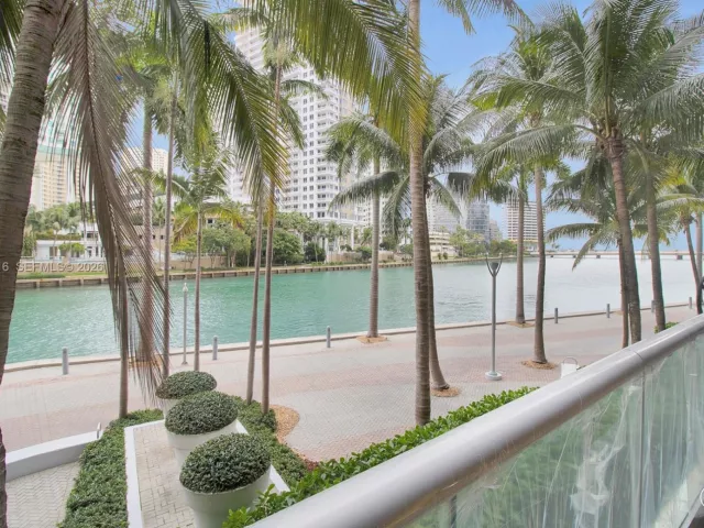 2-bedroom condo for sale in Miami - 465 Brickell Ave 5102 - MondialRealty