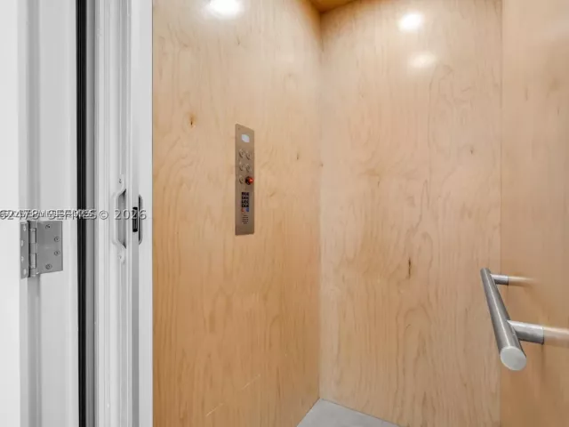 4-bedroom condo for sale in Miami - 650 NE 32nd St BH6 - MondialRealty