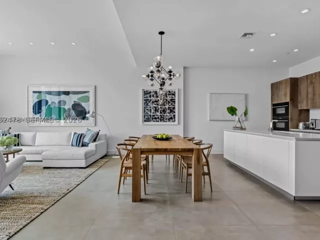 4-bedroom condo for sale in Miami - 650 NE 32nd St BH6 - MondialRealty