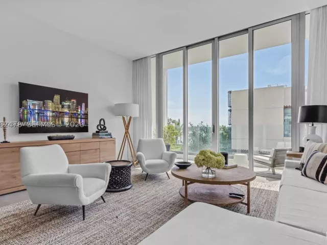 4-bedroom condo for sale in Miami - 650 NE 32nd St BH6 - MondialRealty