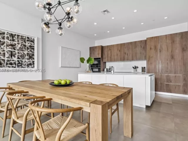 4-bedroom condo for sale in Miami - 650 NE 32nd St BH6 - MondialRealty