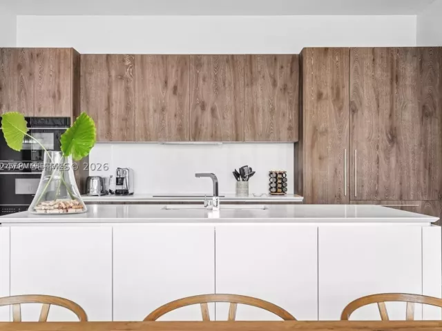 4-bedroom condo for sale in Miami - 650 NE 32nd St BH6 - MondialRealty