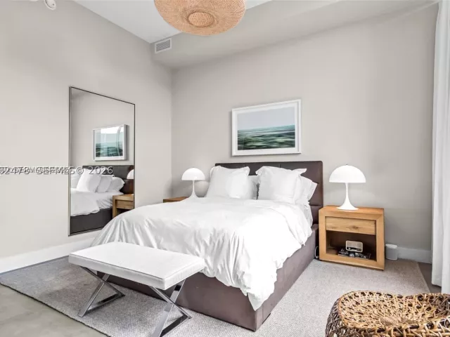4-bedroom condo for sale in Miami - 650 NE 32nd St BH6 - MondialRealty