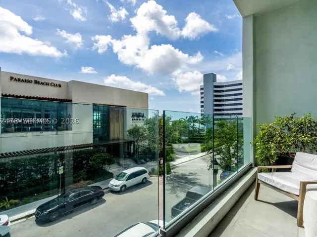 4-bedroom condo for sale in Miami - 650 NE 32nd St BH6 - MondialRealty