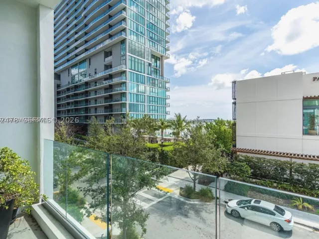 4-bedroom condo for sale in Miami - 650 NE 32nd St BH6 - MondialRealty