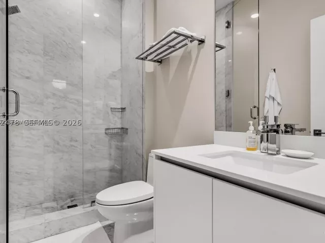 4-bedroom condo for sale in Miami - 650 NE 32nd St BH6 - MondialRealty