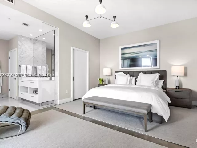 4-bedroom condo for sale in Miami - 650 NE 32nd St BH6 - MondialRealty