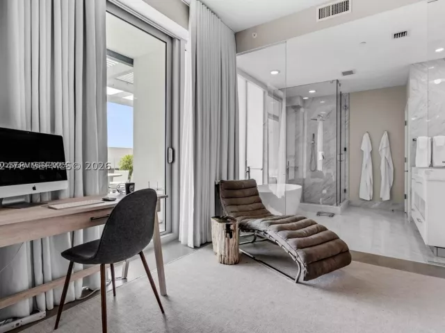 4-bedroom condo for sale in Miami - 650 NE 32nd St BH6 - MondialRealty