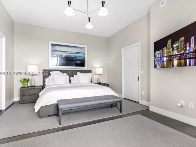 4-bedroom condo for sale in Miami - 650 NE 32nd St BH6 - MondialRealty