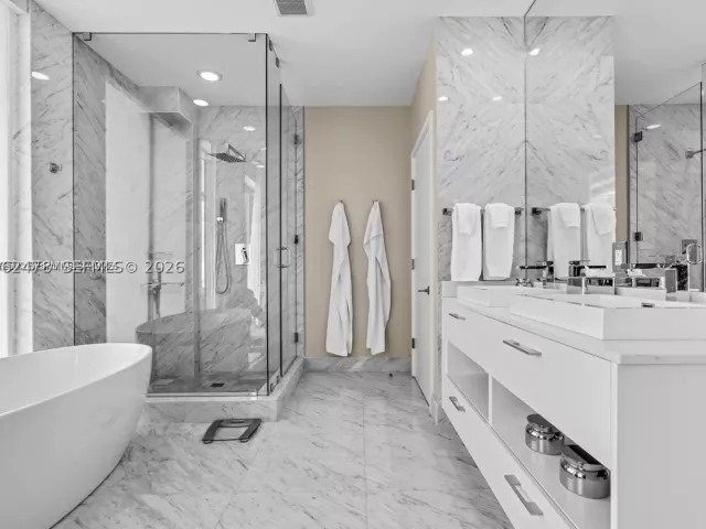 4-bedroom condo for sale in Miami - 650 NE 32nd St BH6 - MondialRealty