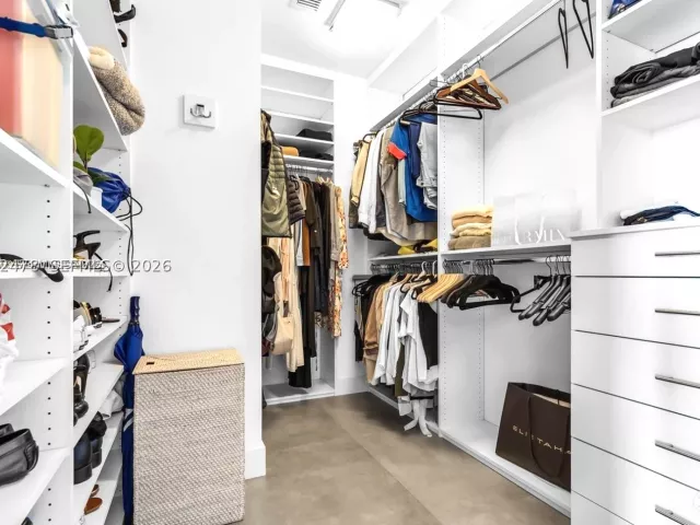 4-bedroom condo for sale in Miami - 650 NE 32nd St BH6 - MondialRealty
