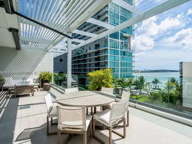 4-bedroom condo for sale in Miami - 650 NE 32nd St BH6 - MondialRealty