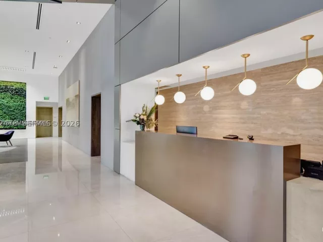 4-bedroom condo for sale in Miami - 650 NE 32nd St BH6 - MondialRealty