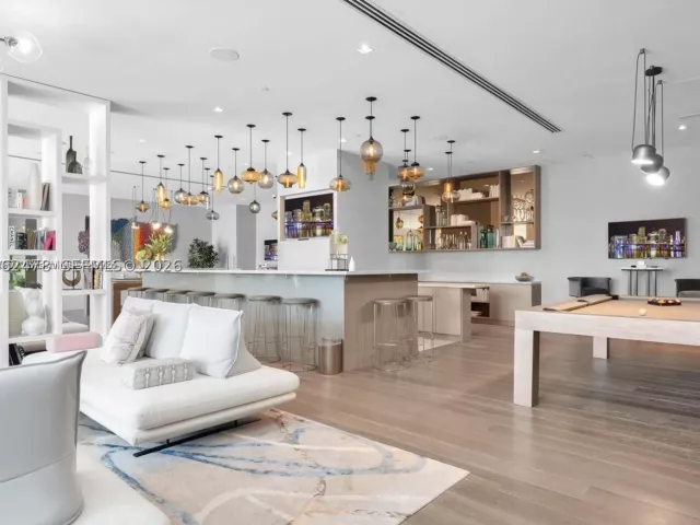 4-bedroom condo for sale in Miami - 650 NE 32nd St BH6 - MondialRealty
