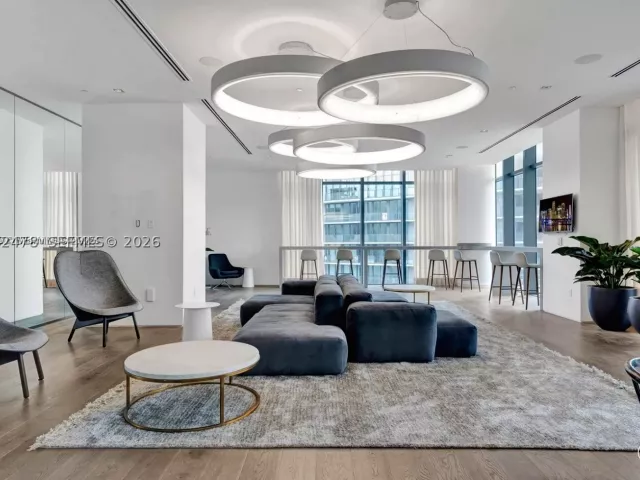 4-bedroom condo for sale in Miami - 650 NE 32nd St BH6 - MondialRealty