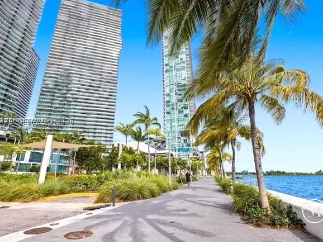 4-bedroom condo for sale in Miami - 650 NE 32nd St BH6 - MondialRealty