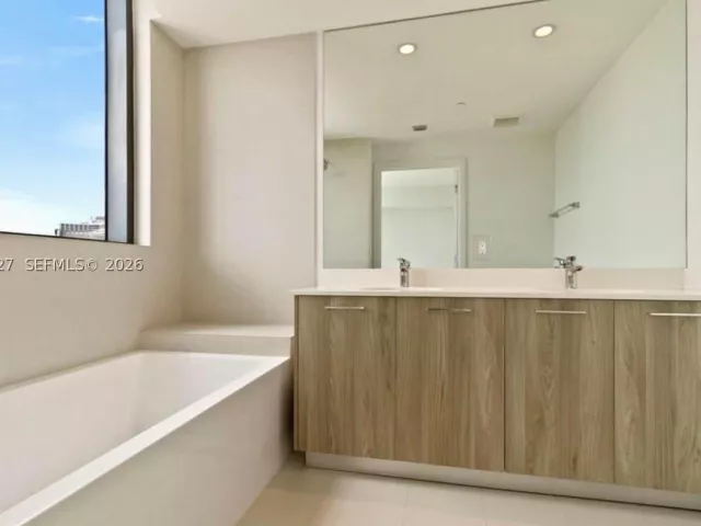 2-bedroom condo for sale in Miami - 501 NE 31st St 1808 - MondialRealty