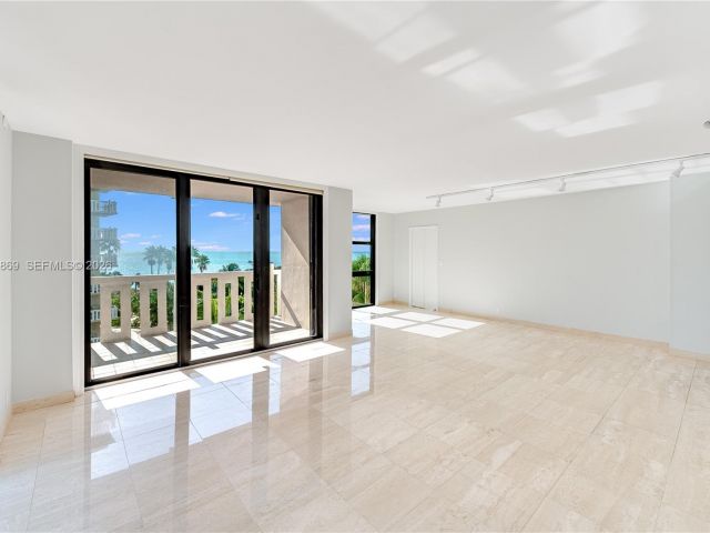 Apartment for rent  Unit #F601 - photo 7500544