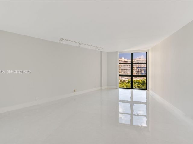 Apartment for rent  Unit #F601 - photo 7500551