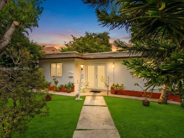 Home for sale at 321 SW 19th Rd - photo 7524774