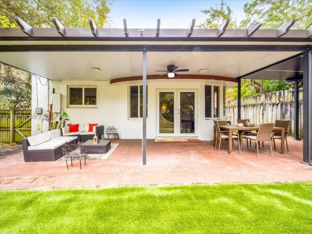 Home for sale at 321 SW 19th Rd - photo 7524775