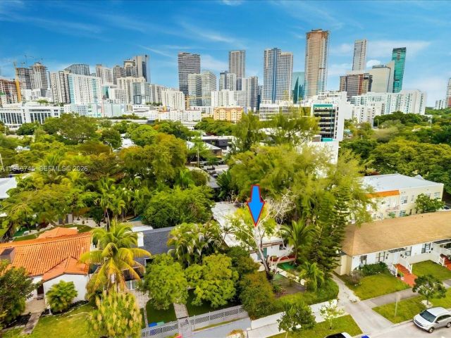 Home for sale at 321 SW 19th Rd - photo 7524777