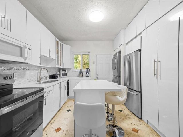 Home for sale at 321 SW 19th Rd - photo 7524778