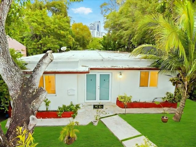 Home for sale at 321 SW 19th Rd - photo 7524781