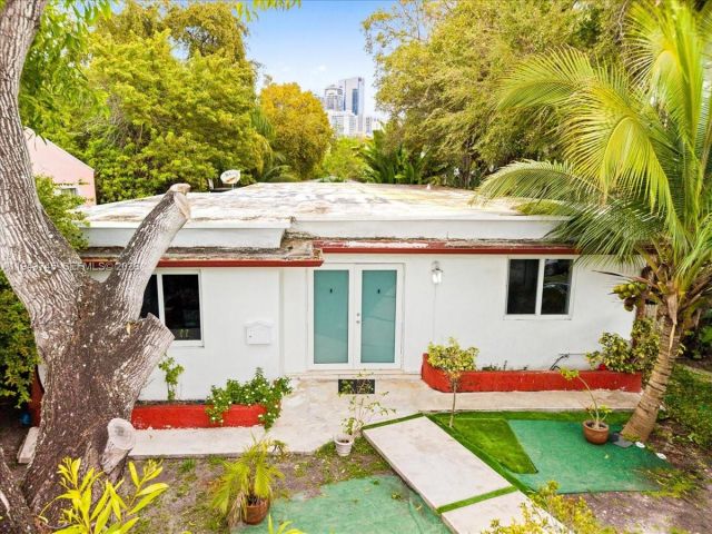 Home for sale at 321 SW 19th Rd - photo 7524782