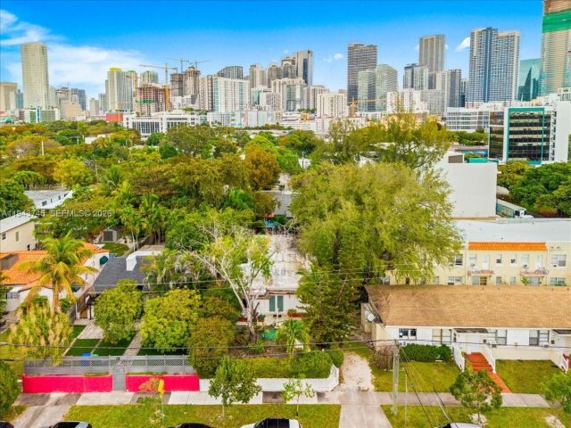 Home for sale at 321 SW 19th Rd - photo 7524787