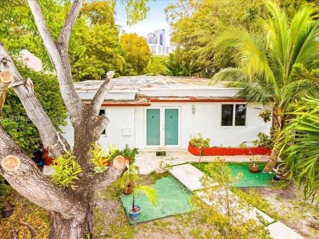 Home for sale at 321 SW 19th Rd - photo 7524789