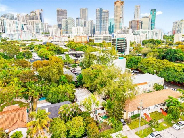 Home for sale at 321 SW 19th Rd - photo 7524792